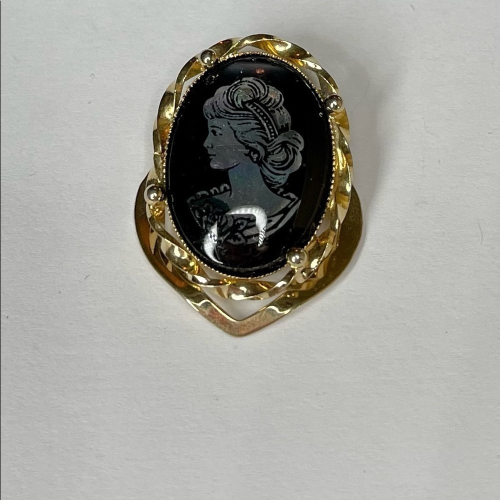 VINTAGE Gold TONE CRYSTAL CAMEO CARVED BROOCH Clip Pendent Black